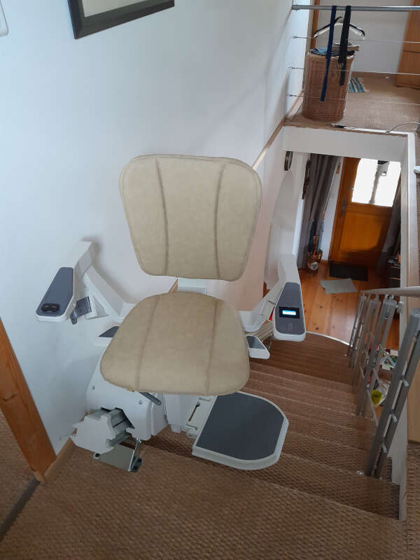 Visuel : Chaise d'escalier droite et son rail relevable SAINT FORTUNAT SUR EYRIEUX (07360)