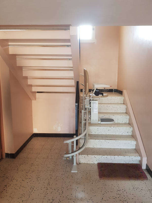 Photo de la référence Monte escalier en copropriété à TAIN L'HERMITAGE (26600)