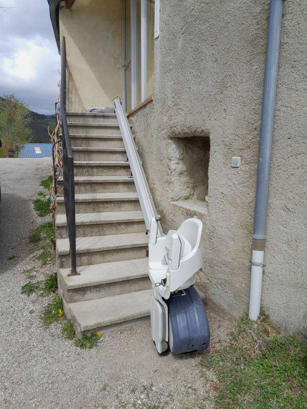 Photo de la référence Fauteuil élévateur extérieur à SAINT-NAZAIRE-LE-DESERT (26340)