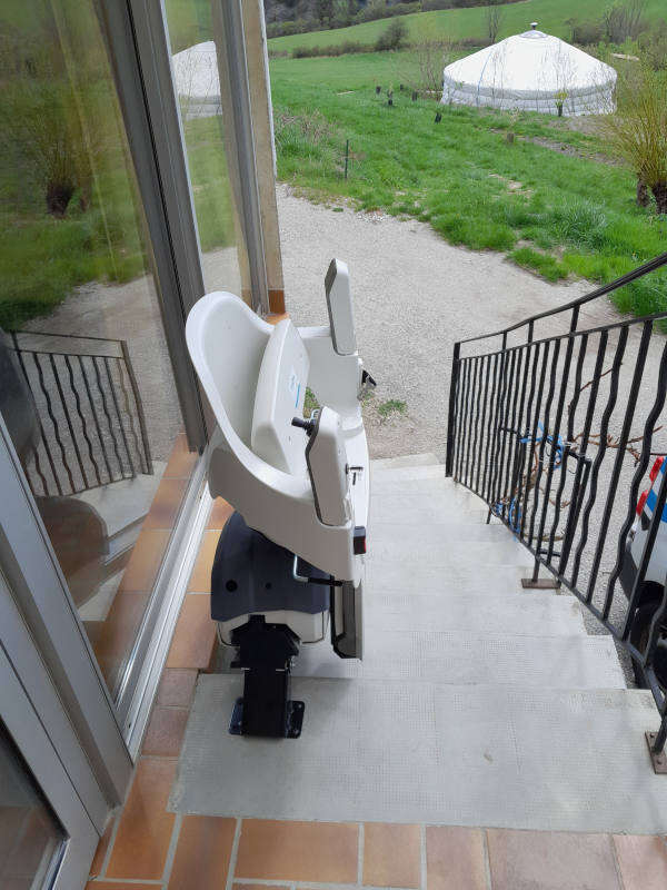 Photo de la référence Fauteuil élévateur extérieur à SAINT-NAZAIRE-LE-DESERT (26340)