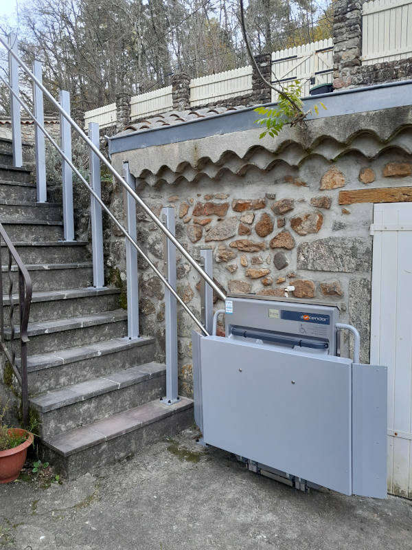 Photo de la référence Plateau monte-escalier PLG7 à VEYRAS (07000)