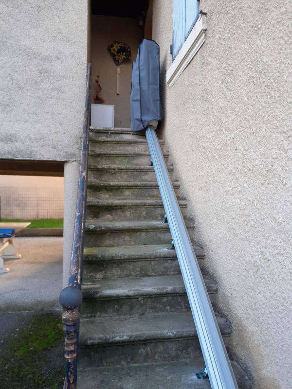 Photo de la référence Monte-escalier extérieur à TOURNON-SUR-RHONE (07300)