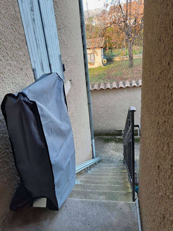 Photo de la référence Monte-escalier extérieur à TOURNON-SUR-RHONE (07300)